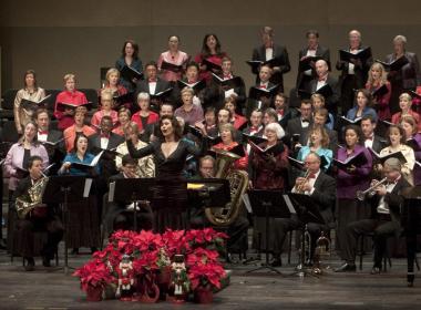 Photo of conductor Elena Sharkova with Chorale by Robert Shomler 