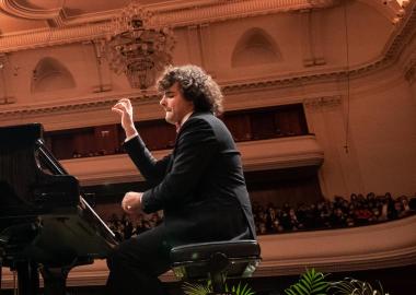 Martín García García performs for Steinway Society in Palo Alto