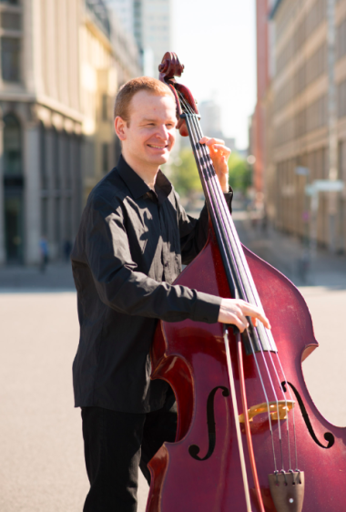 Bassist Szymon Marciniak