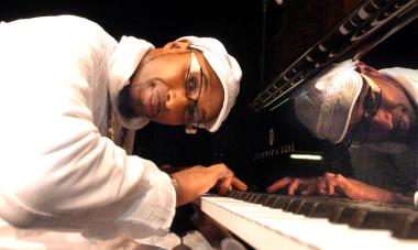 Omar Sosa plays jazz piano