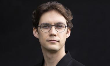 A portrait headshot of conductor Elias Peter Brown.