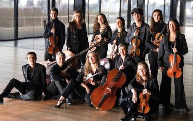 Les Arts Florissants pose with their instruments 