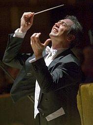 luisotti_conducting.jpg