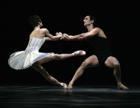 Damian Smith, with Muriel Maffre, in Yuri Possokhov's <em>Reflections</em>. Photos by Erik Tomasson