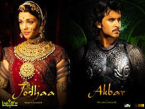 Aishwarya Rai and Hrithik Roshan in <em>Jodhaa Akbar</em> 