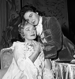 Elisabeth Schwarzkopf and Sena Jurinac in <em>Der Rosenkavalier</em> 