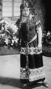 Mary Garden as Natoma