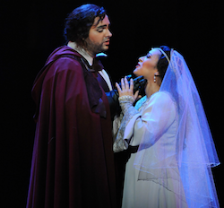 Tenor Alexander Boyer as Manrico and soprano Cecilia Violetta Lopéz as Leonora