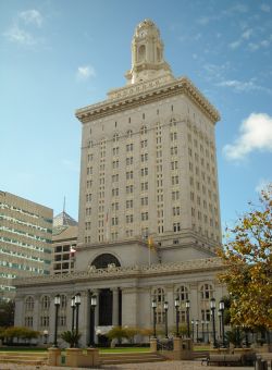 Oakland City Hall<br/> Photo by Daniel Ramirez