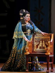 Zajick as Amneris<br/>Photo by Cory Weaver 