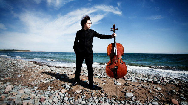 New music on the beach: Matt Haimovitz at the Cabrillo Festival. Photo by Stephanie McKinnon.