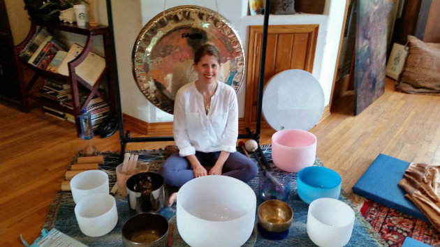 Helane Anderson performs a "Sound Bath" (Photo by Jim Farber)