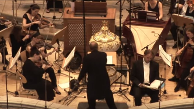 McGegan conducting Handel's <em>Samson</em> at the Göttingen Handel Festival in 2009