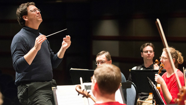 Donato Cabrera conducting the California Symphony.