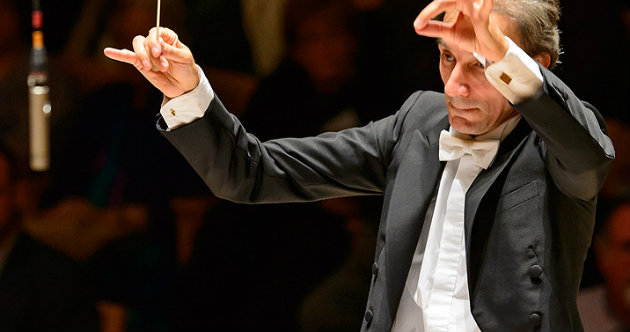 Bruno Ferrandis conducting the Santa Rosa Symphony